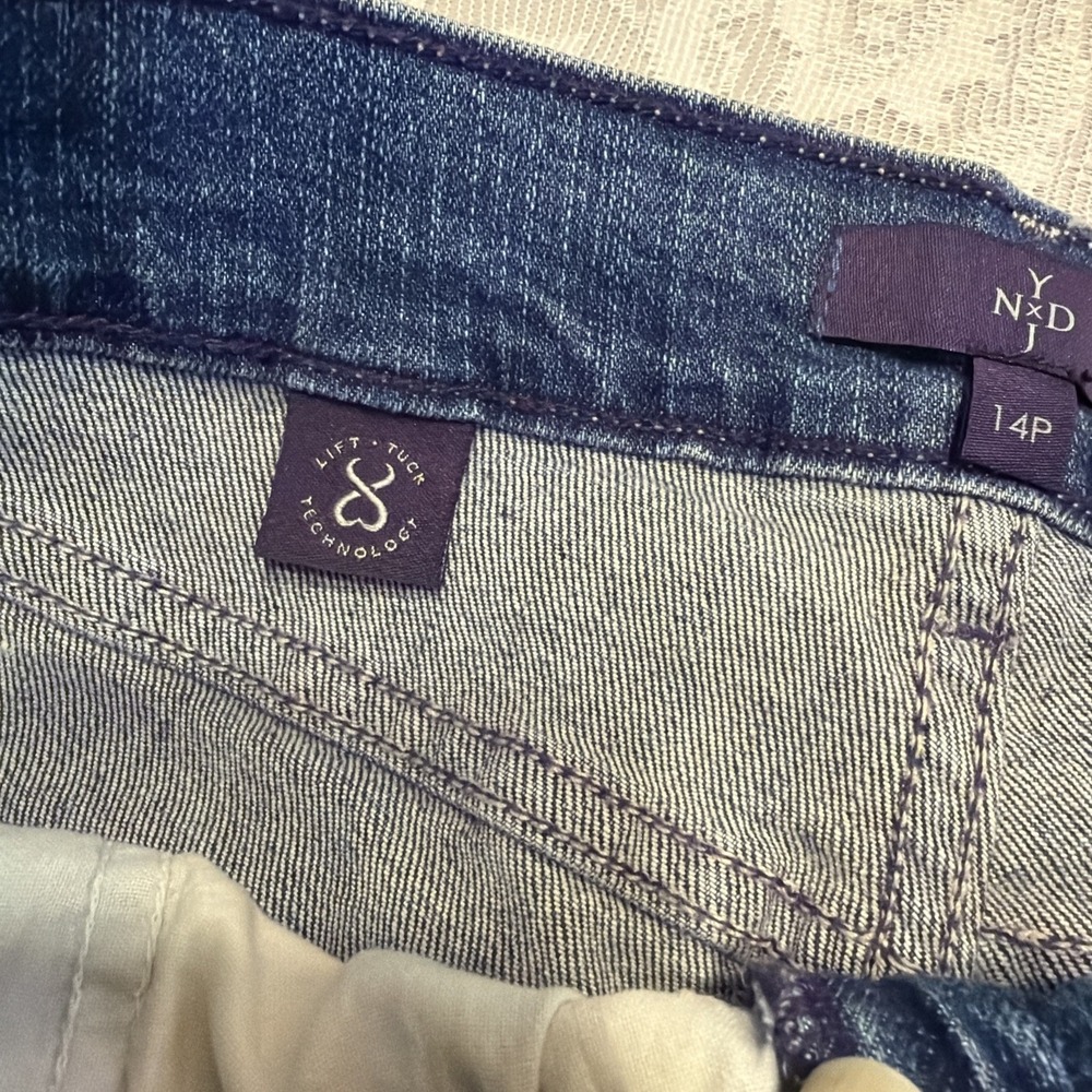 New NYDJ Marilyn Button Hem Straight Leg Capri Cuffed Jeans 14P/W34/L19 - Picture 4 of 13